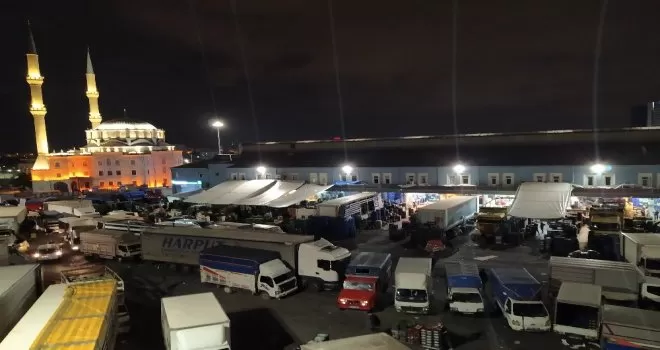 Kısıtlama sonrası sebze meyve halinde yoğunluk
