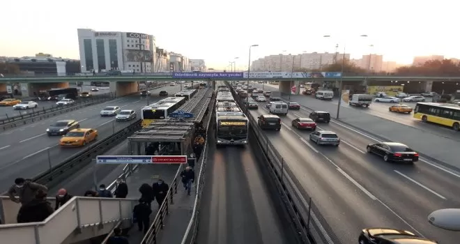 Kısıtlama sonrası trafik yoğunluğu oluştu
