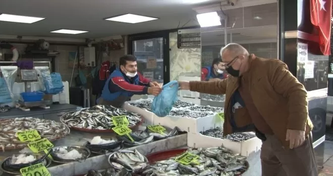 Kısıtlamada balığı özleyen tezgaha koştu
