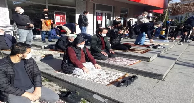Kısıtlamada Cuma namazı kılındı
