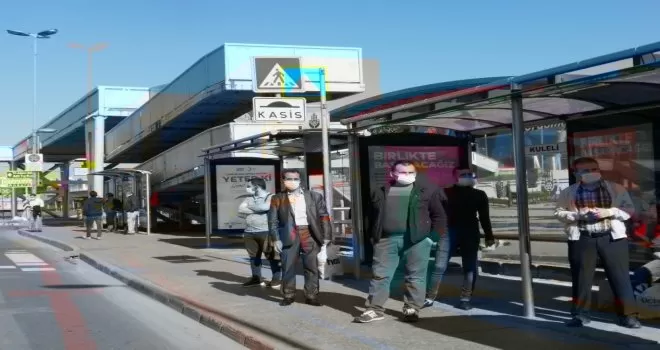 Kısıtlamanın ilk gününde sağlık çalışanları yine yollara düştü
