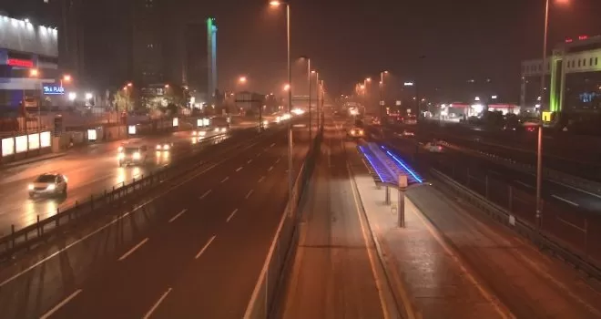Kısıtlamanın ilk sabahında İstanbul’da birçok nokta boşaldı

