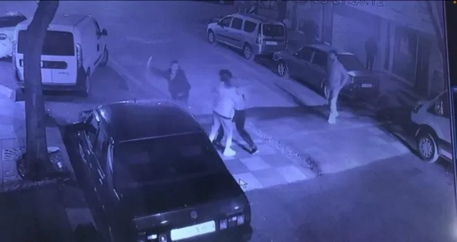 Kız meselesi kavgasında arkadaşını gözünden bıçakladı