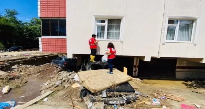 Kızılay Batı Karadeniz’de yaraları sarıyor
