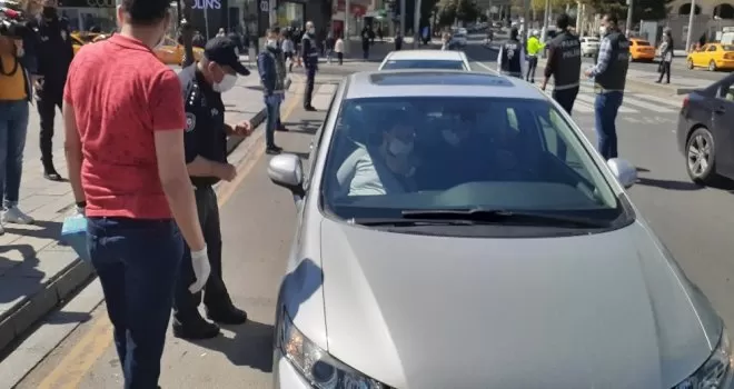 Kızılay Meydanı’nda sokağa çıkma yasağı öncesinde sıkı denetim
