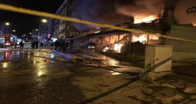 Kızılcahamam’da sabaha karşı bir markette yangın çıktı
