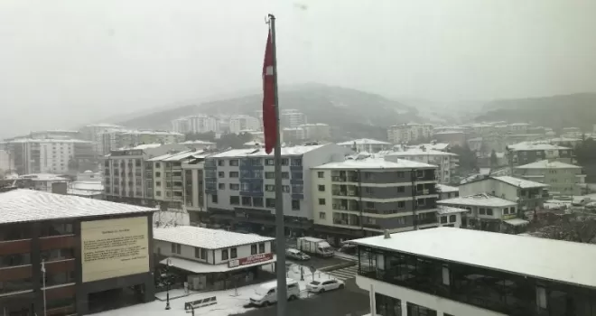 Kızılcahamam yağan karla beyaza büründü

