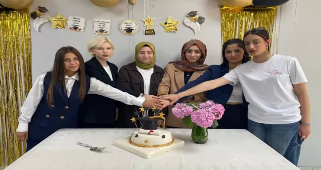 Kocaeli Beyaz Kalpler’de mezuniyet sevinci