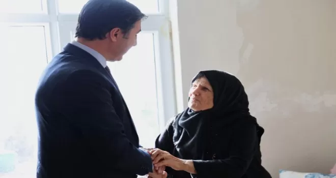 Kocaeli Büyükşehir acıları hafifletiyor