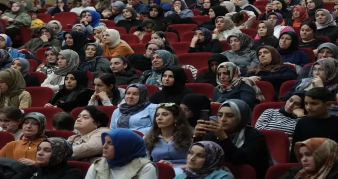 Kocaeli’de ’Aile Mektebi Sohbetleri’ yoğun ilgi gördü