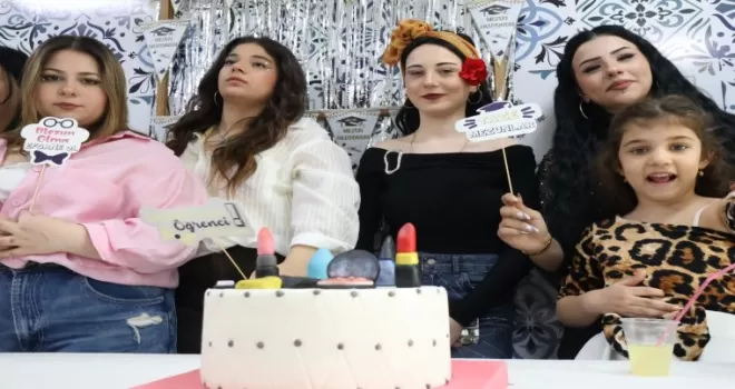 Kocaeli’de ’Beyaz Kalpler’in mezunları mesleğe uğurlandı