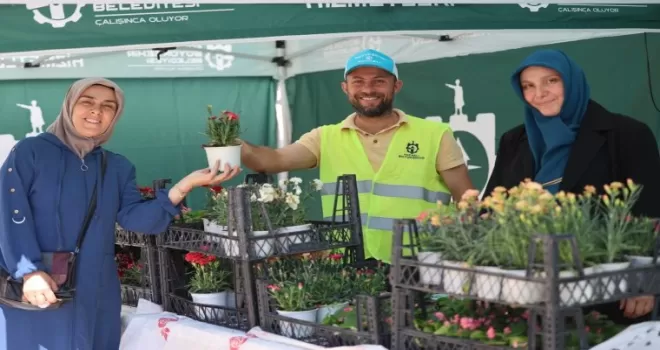 Kocaeli’de kabirlere çiçek, gönüllere huzur