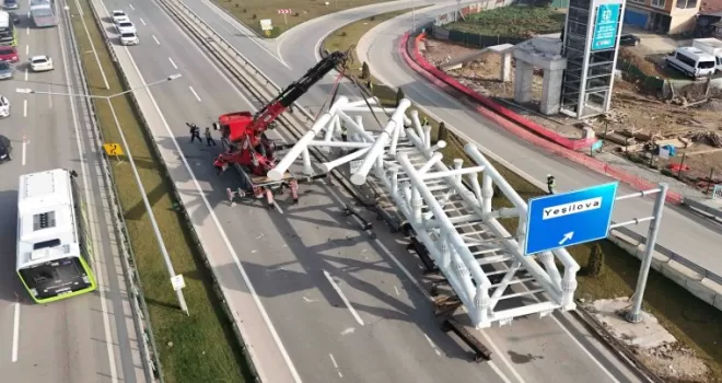 Kocaeli’de Solaklar Kavşağı’nda 120 tonluk dev montaj