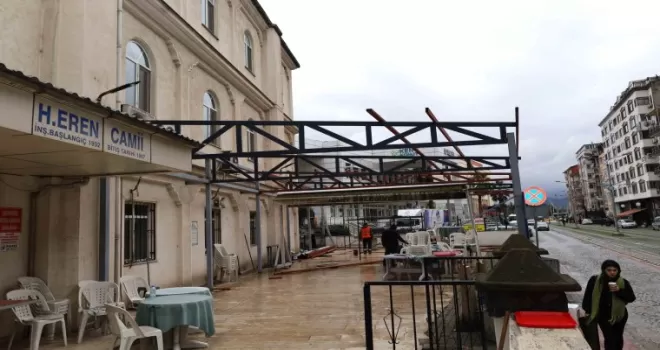 Kocaeli İzmit Eren Camii’ne yeni sundurma