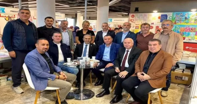 Kocaeli Kitap Fuarı’nda Yüksel Ercan’a büyük ilgi