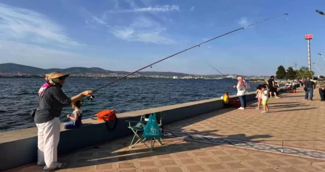 Kocaeli sahilinde şenlik, denizde yarış