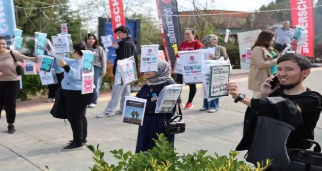 Kocaeli Üniversitesi’nde kitaplar dalından toplandı
