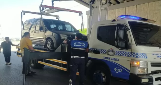 Kocaeli Zabıtası tedavi yolunda yalnız bırakmadı
