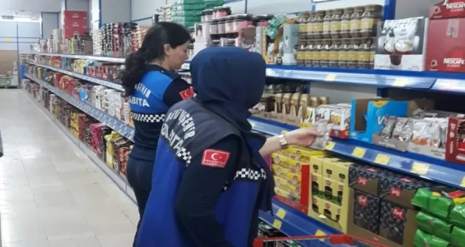 Kocaeli zabıtasından market denetimi