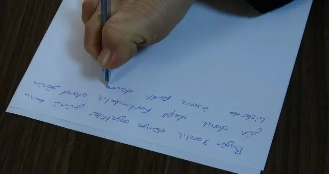 Kolları olmayan kadın 3 üniversite bitirdi