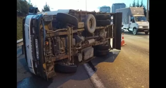 Kontrolden çıkan kamyonet devrildi: 1 yaralı
