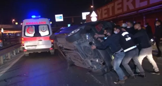 Kontrolden çıkan otomobil bariyerlere çarpıp yan yattı: 1 yaralı
