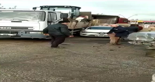 Kontrolden çıkan tır, iki aracı biçti
