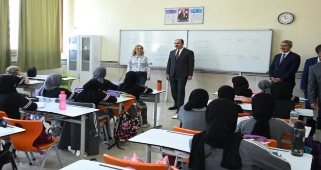 Konya’da Başkan Altay öğrencilerle buluştu