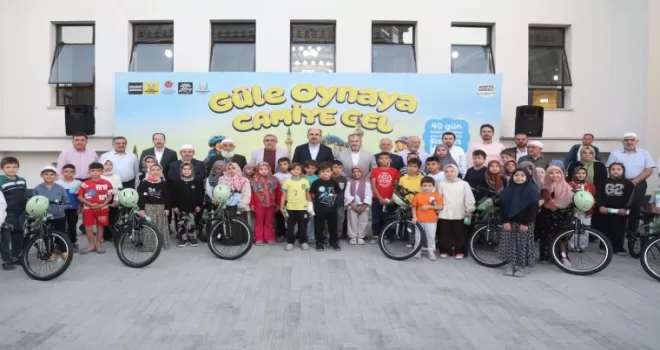 Konya’da ’güle oynaya camiye’ gittiler