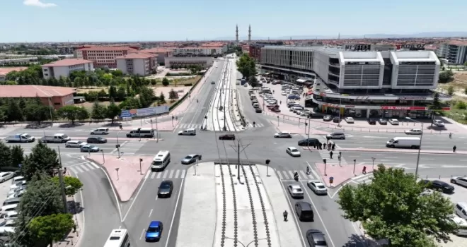 Konya’da tramvay hattı enerji montajı sürüyor