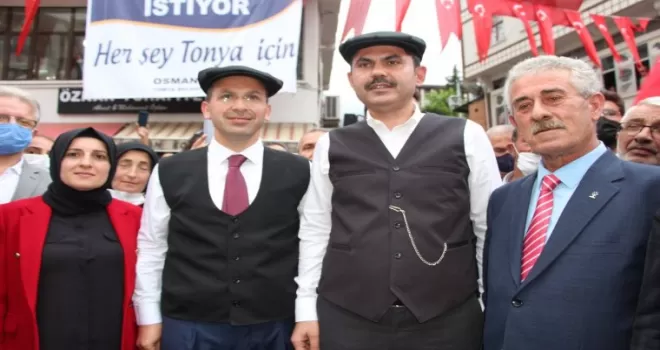 Konyalı Bakan Kurum’un Tonya ziyareti renkli görüntülere sahne oldu
