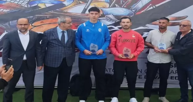 Konyalı bisikletçiye ’yılın sporcusu’ ödülü
