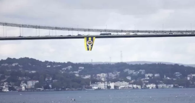 Köprülere dev Fenerbahçe bayrakları asıldı
