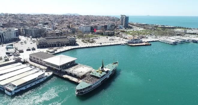 Korona nedeniyle boş kalan Kadıköy Meydanı havadan görüntülendi
