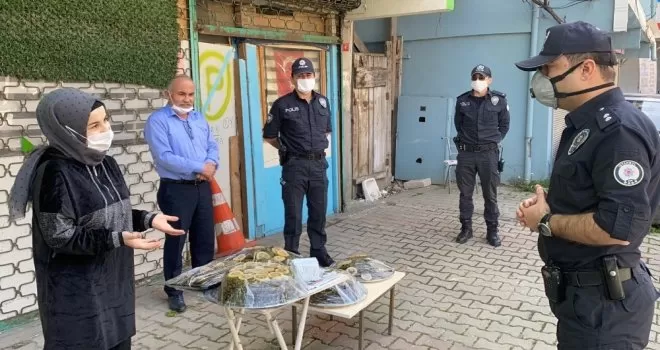 Korona virüs günlerinde sağlık çalışanları ve polislere yemekli destek
