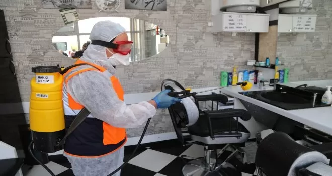 Kuaförlere yüz koruyucu siperlik ve hijyen seti dağıtıldı
