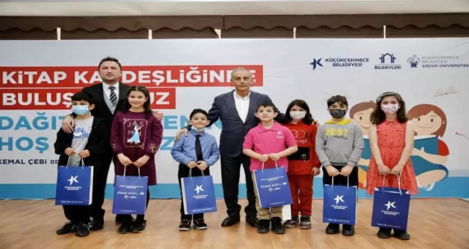 Küçükçekmece Belediyesi’nden ihtiyaç sahibi okullara 30 bin kitap desteği
