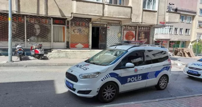 Küçükçekmece’de adamı dövüp üçüncü kattan attılar
