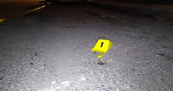 Küçükçekmece’de evin garajı motosikletli şahıslarca kurşunlandı
