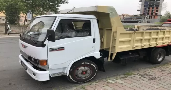 Küçükçekmece’de kamyonet hırsızlığı kamerada
