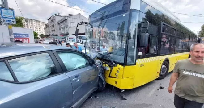 Küçükçekmece’de kaza yaptıkları aracı bırakıp kaçtılar
