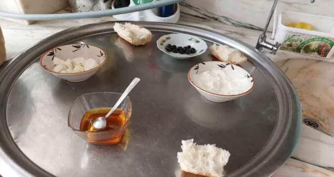 Küçükçekmece’de önce kahvaltı yaptı sonra televizyonu çaldı
