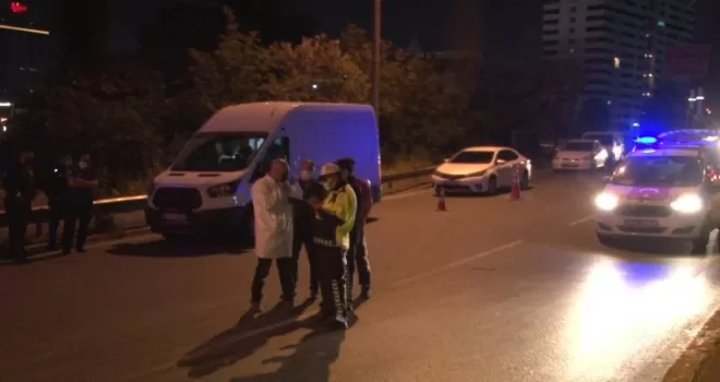 Küçükçekmece’de polisten kaçan otomobil bekçilere çarptı: 1’i ağır 2 yaralı
