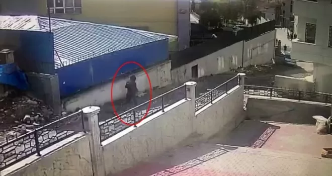 Küçükçekmece’de sokak ortasında silahlı saldırı
