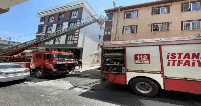 Küçükçekmece’de yangında mahsur kalanları itfaiye kurtardı

