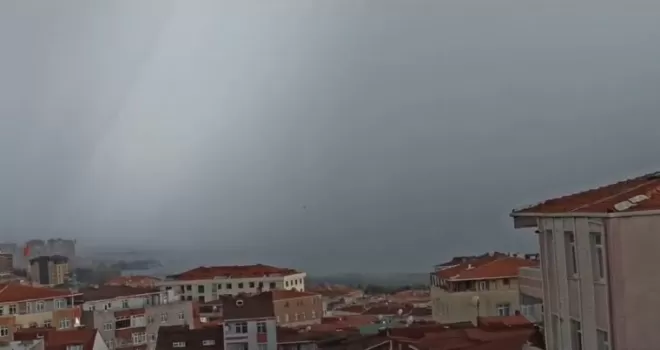 Küçükçekmece gölünde hortum paniği
