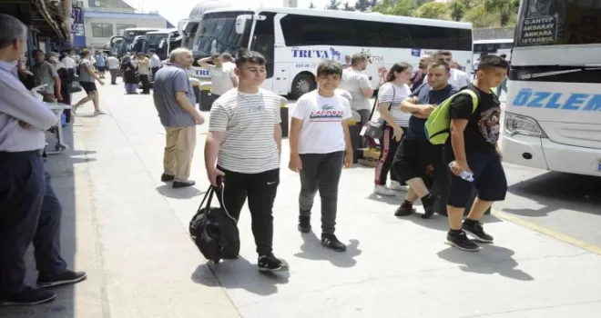 Kurban Bayramı öncesi otogarda yoğunluk başladı
