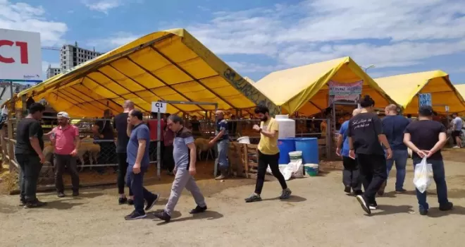 Kurbanlıklar bayramın 3. gününde de alıcısını bekliyor
