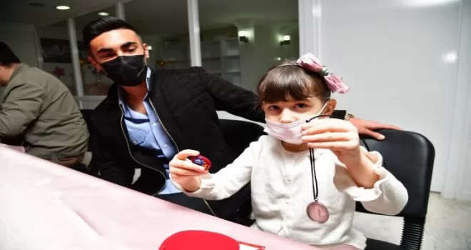 Kursiyer kadınlara eşlerinden 8 Mart Jesti
