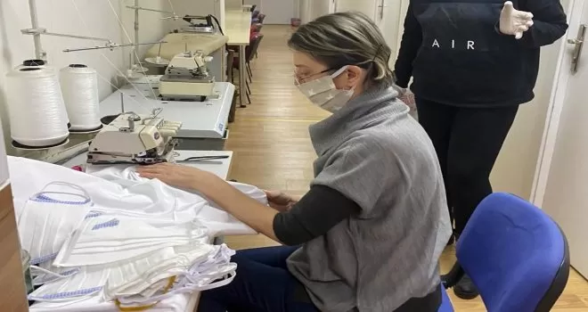Kursiyerden işçilere maske desteği
